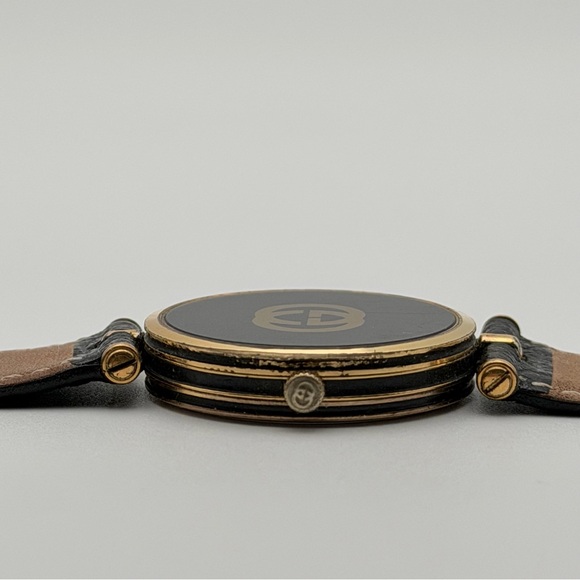 GUCCI VINTAGE BLACK DIAL GOLD-TONE QUARTZ WATCH – 30MM - Picture 5 of 11